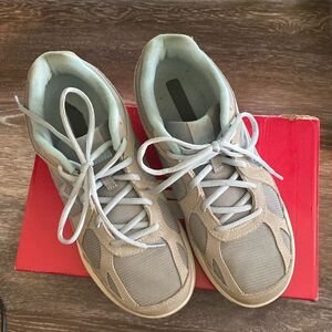 226A) New Balance 877 Walking Sneakers Womens Sz 9.5M Grey/Blue